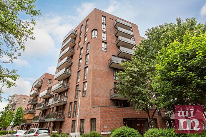 2 Bedroom Flat To Rent In Maypole Court, Mile End, E3