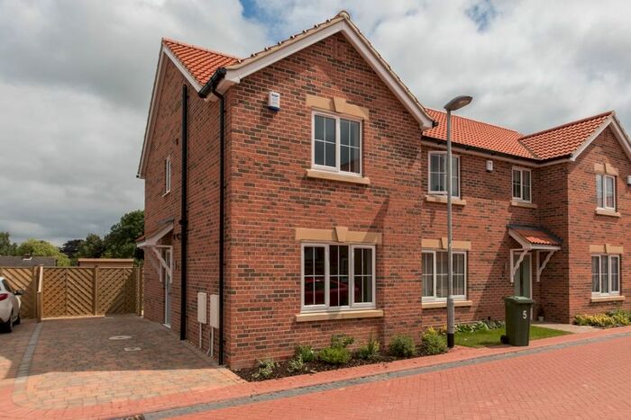 2 Bedroom Semi-Detached House To Rent In D'arcy Close, Winterton, Scunthorpe, DN15