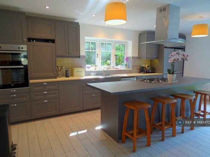 5 Bedroom Detached House To Rent In Honey Hill, Wokingham, RG40