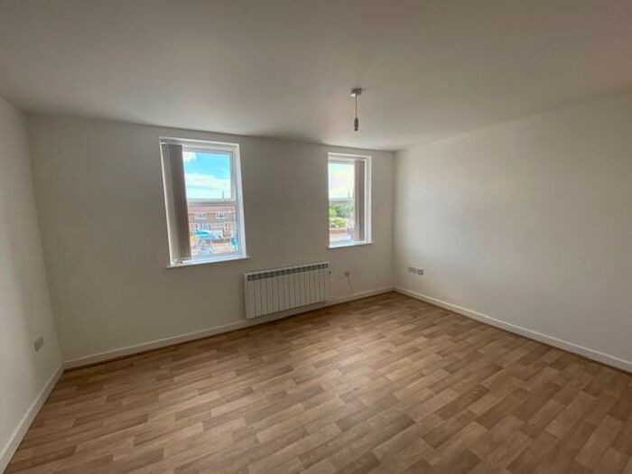 1 Bedroom Flat To Rent In Flat, A St. Johns Road, SO30