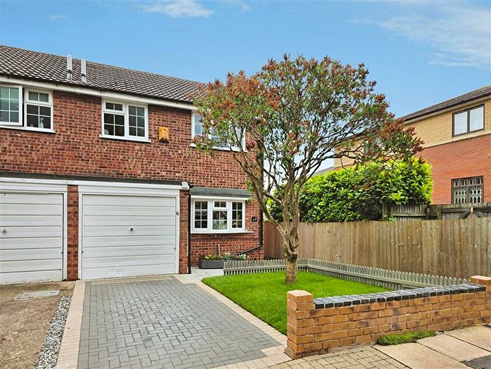 3 Bedroom Semi-Detached House For Sale In Ebury Road, Carrington, Nottingham, NG5