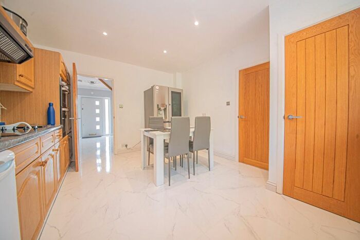 4 Bedroom Detached House For Sale In Cedar Wood Close, Fair Oak, Eastleigh, SO50