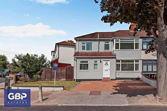4 Bedroom Semi-Detached House For Sale In Gorseway, Romford, RM7