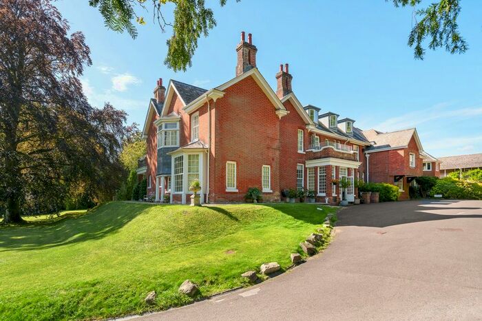 2 Bedroom Flat To Rent In Winton Hill, Stockbridge, SO20