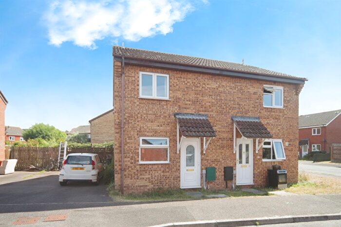 2 Bedroom Semi-detached House For Sale In Shelduck Close, Minehead, TA24