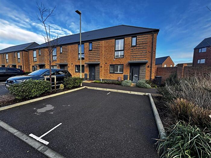 2 Bedroom End Of Terrace House For Sale In Ocean Road, Lee-On-The-Solent, PO13