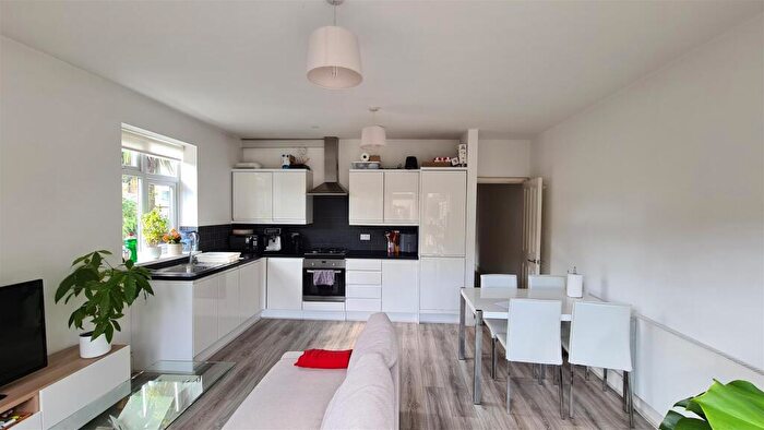 1 Bedroom Flat For Sale In Alexandra Road, Turnpike Lane, N8