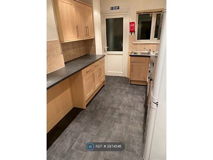 5 Bedroom Flat To Rent In Parson St, London, NW4