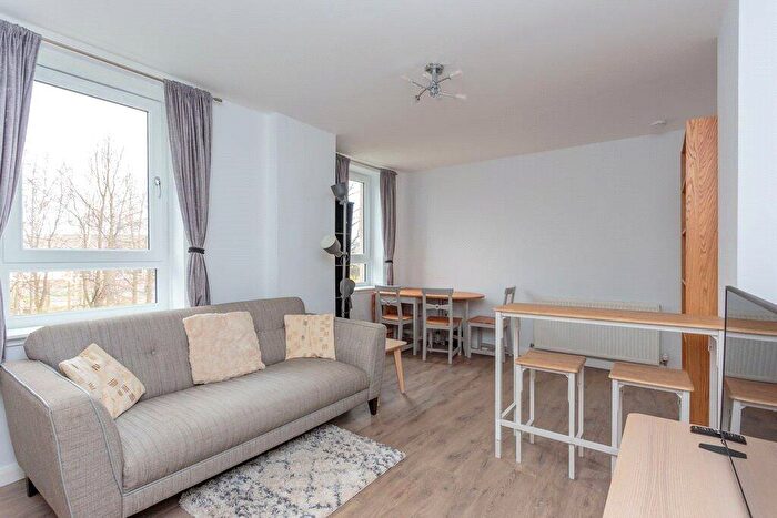 2 Bedroom Flat To Rent In Loganlea Drive, Edinburgh, EH7