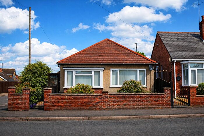 3 Bedroom Bungalow To Rent In Birchall Road, Rushden, NN10