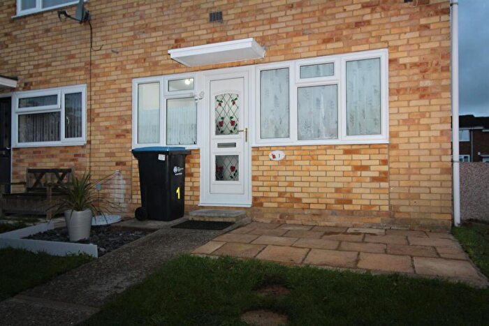 1 Bedroom Flat To Rent In Brookside Close, Old Stratford, Milton Keynes, MK19