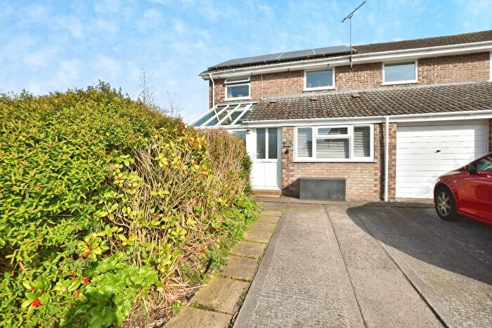 4 Bedroom Semi-Detached House To Rent In Tetbury Gardens, Nailsea, Bristol, BS48