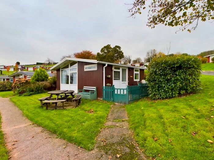 2 Bedroom Chalet For Sale In Elmrise Park, Llangain, Carmarthen, SA33