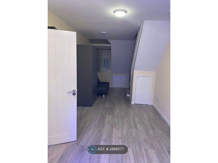 Studio To Rent In Manor Drive, Wembley, HA9