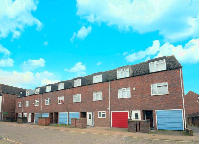 Studio To Rent In Fawcett Close, Battersea, London, SW11