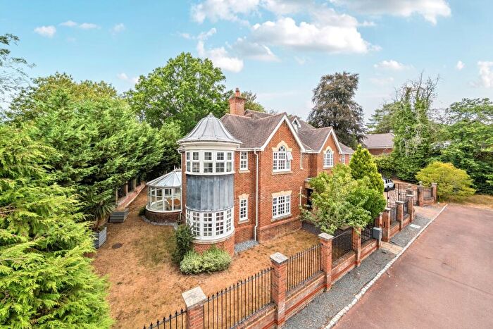 6 Bedroom Detached House To Rent In Priests Paddock Beaconsfield, HP9