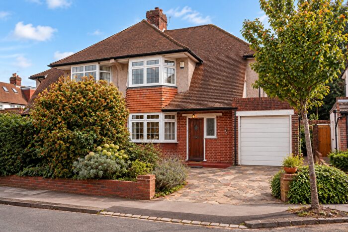 3 Bedroom Semi-Detached House For Sale In Popes Grove, Croydon, CR0