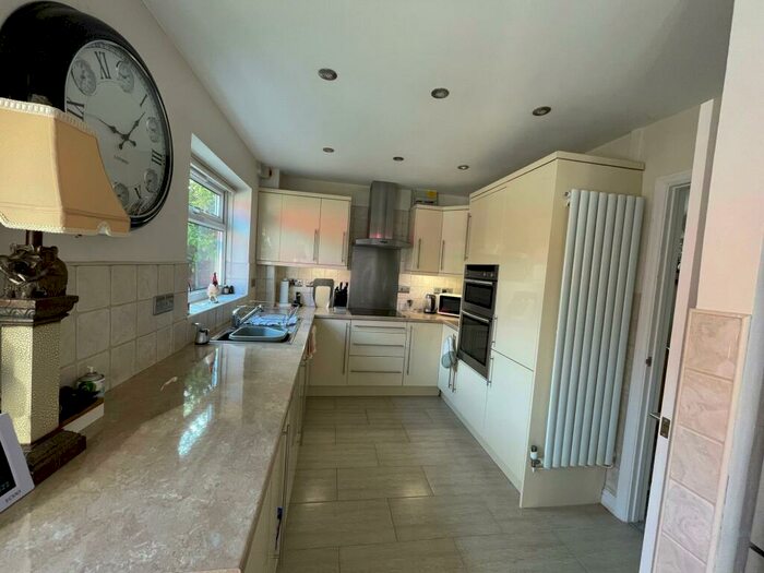 3 Bedroom House To Rent In Brockhill Way, Penarth, CF64