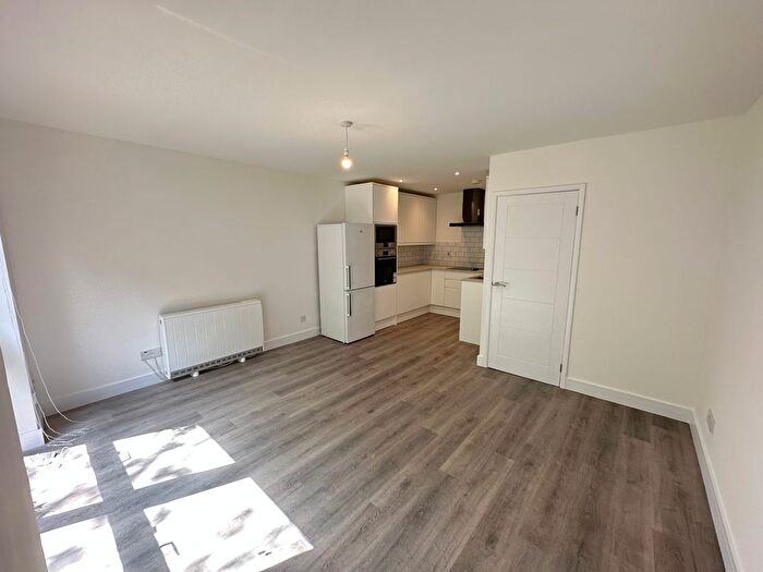 2 Bedroom Flat To Rent In Green Road, London, N14