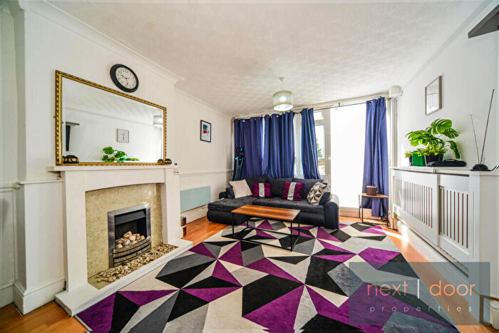 2 Bedroom Maisonette For Sale In Dartford Street, London, London, SE17