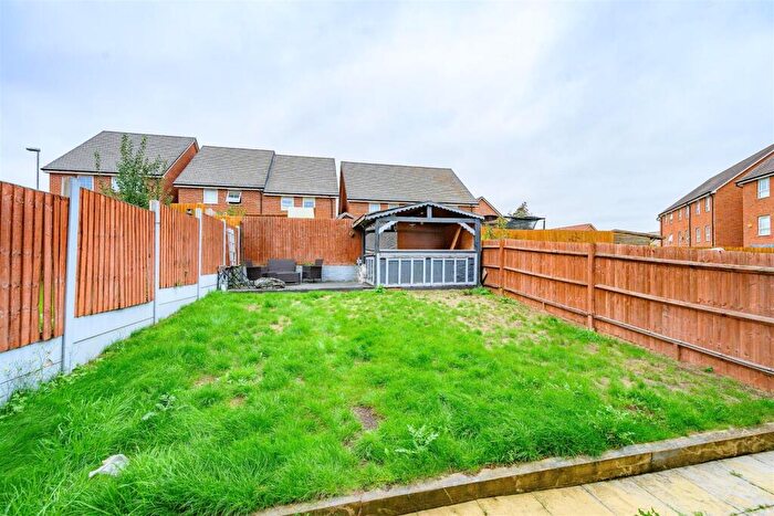 3 Bedroom Semi-Detached House For Sale In Woodwhite Way, Hemel Hempstead, HP2