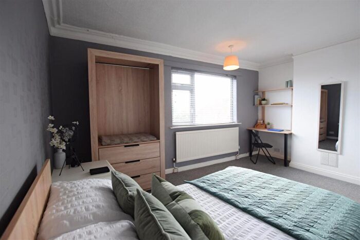 3 Bedroom End Of Terrace House To Rent In Victoria Terrace - Student House - /, LN1