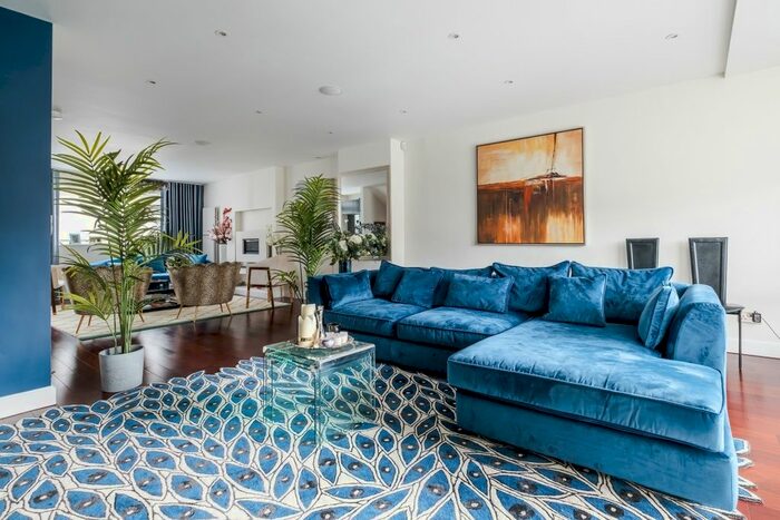 5 Bedroom Flat To Rent In Woodsford Square, London, W14