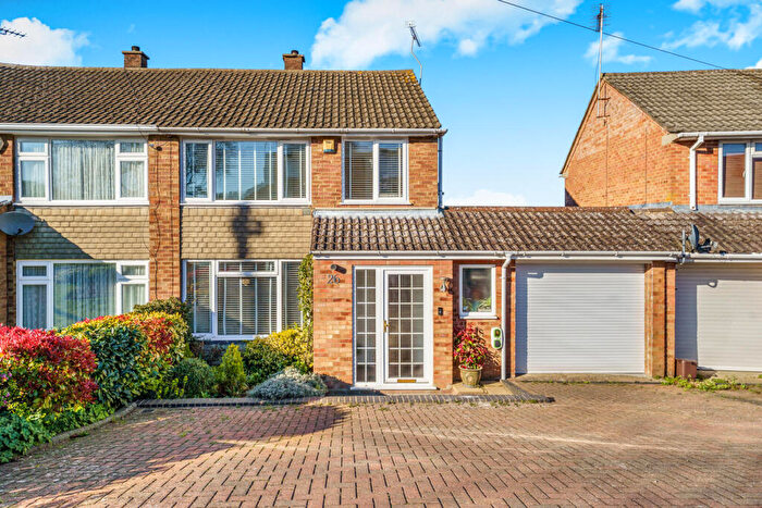 3 Bedroom Semi Detached House For Sale In Staveley Road, Dunstable, LU6