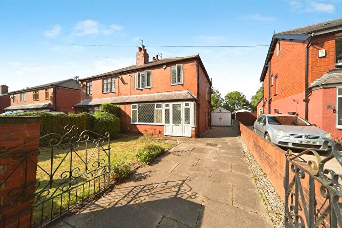 3 Bedroom Semi-Detached House For Sale In Foundry Lane, Leeds, LS9