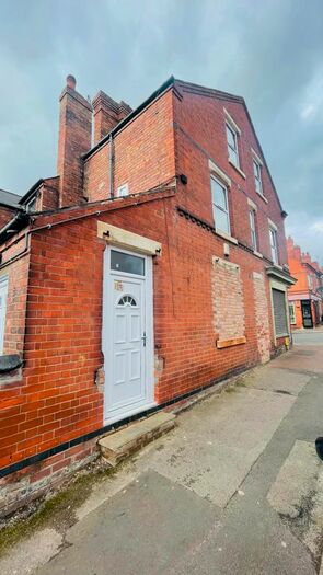 2 Bedroom Flat To Rent In Windermere Road, Nottingham, NG7