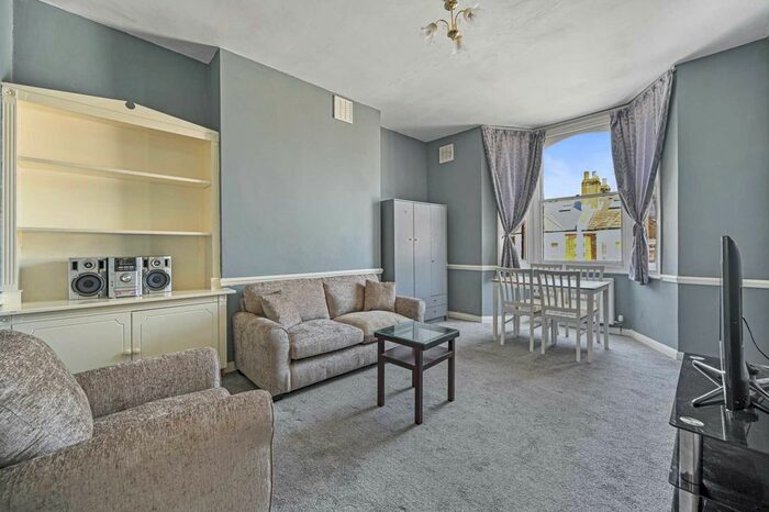 1 Bedroom Flat To Rent In Ormiston Grove, Shepherds Bush, London, W12