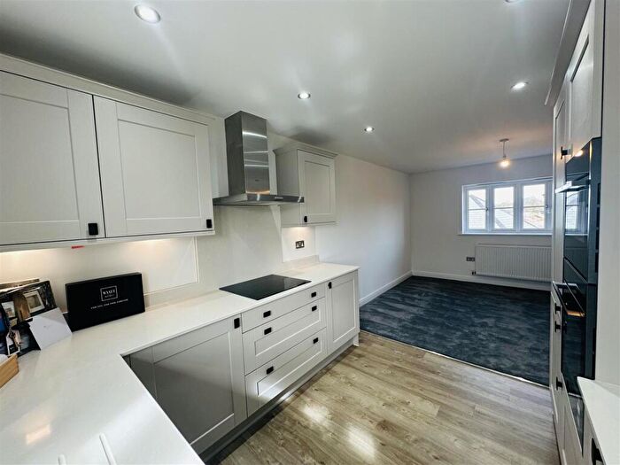 2 Bedroom Flat To Rent In Saxondale Gardens, Leigh Road, Wimborne, BH21