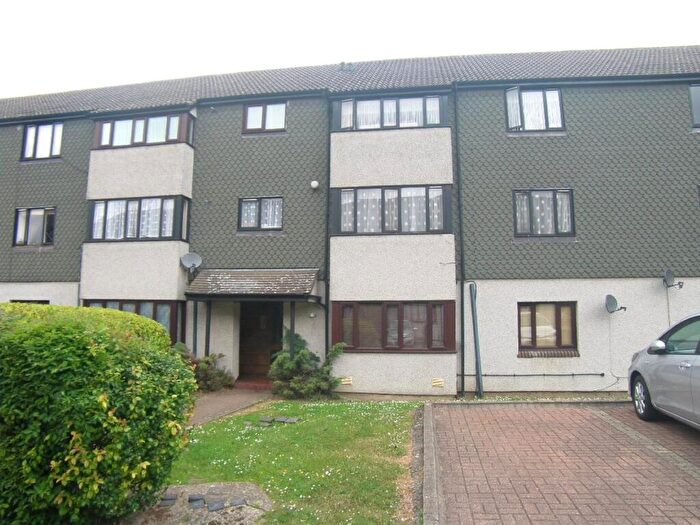 Studio To Rent In Pinfolds Teviot Avenue Aveley, RM15