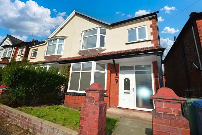 4 Bedroom Semi-Detached House To Rent In Sedgley Avenue, Prestwich, M25