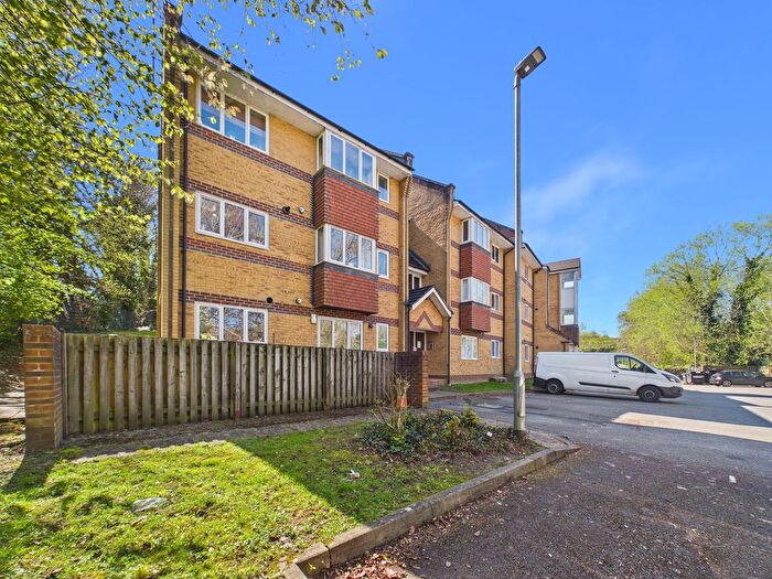 2 Bedroom Flat For Sale In Armour Hill, Tilehurst, RG31