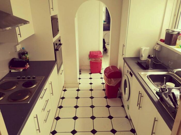 3 Bedroom House To Rent In Treharris Street, Roath, Cardiff, CF24