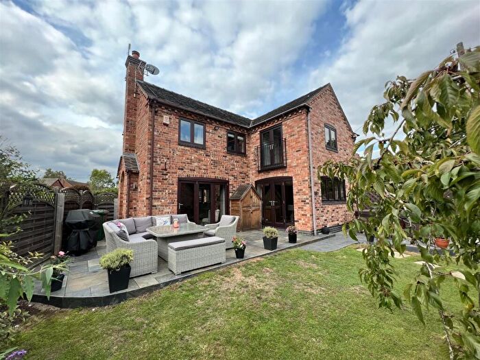 4 Bedroom Semi-Detached House For Sale In Trent Lane, Weston-On-Trent, Derby, DE72