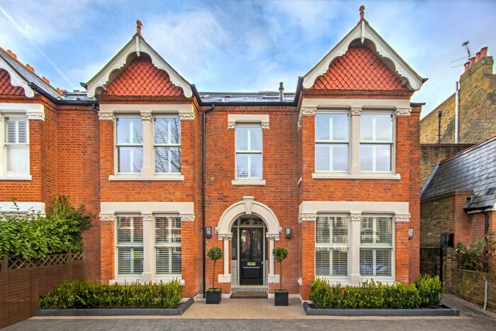 2 Bedroom Flat To Rent In Colebrooke Avenue, London, W13