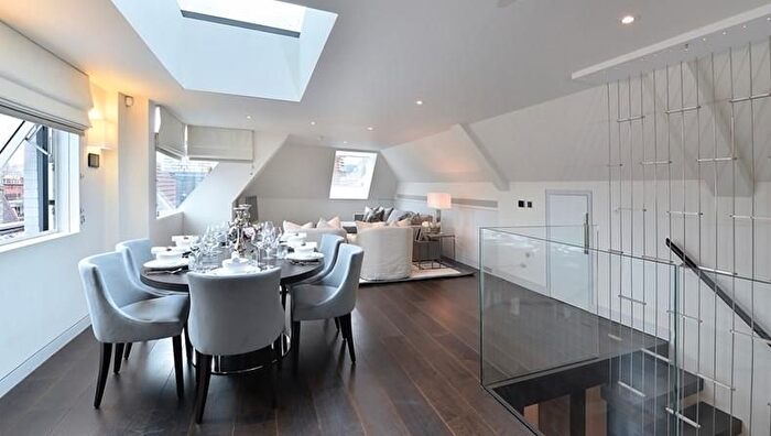 2 Bedroom Flat To Rent In Duke Street, Mayfair, London, W1K
