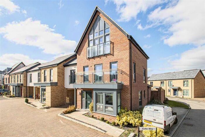 4 Bedroom Link Detached House To Rent In Echo Way, Oakgrove, Milton Keynes, Bucks, MK10