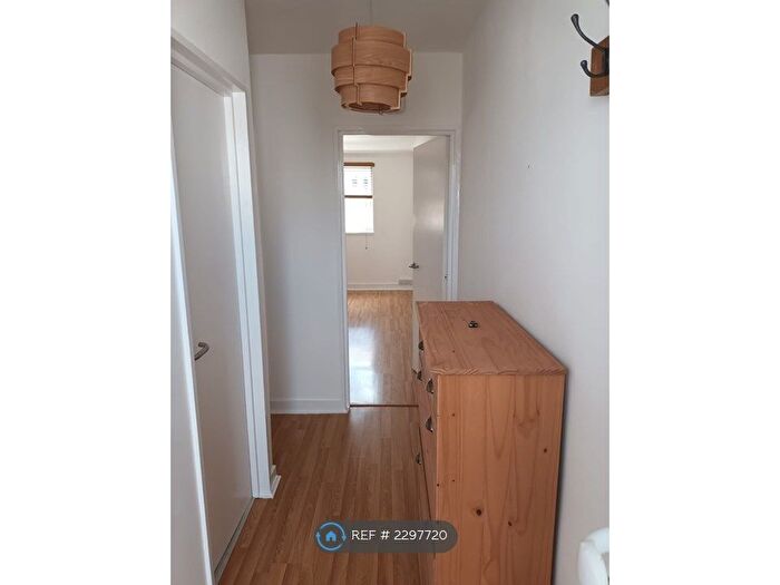 1 Bedroom Flat To Rent In Roman Road, London, E3