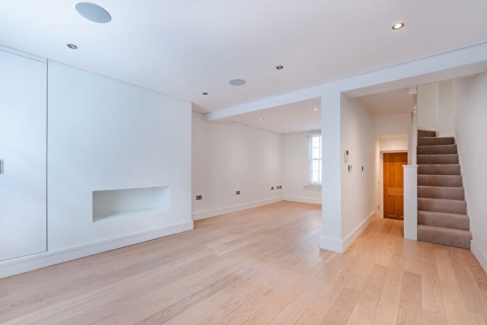 3 Bedroom Flat To Rent In First Street, London, SW3
