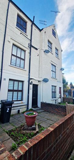 2 Bedroom Ground Maisonette To Rent In Royal Oak Terrace, Gravesend, Kent, DA12
