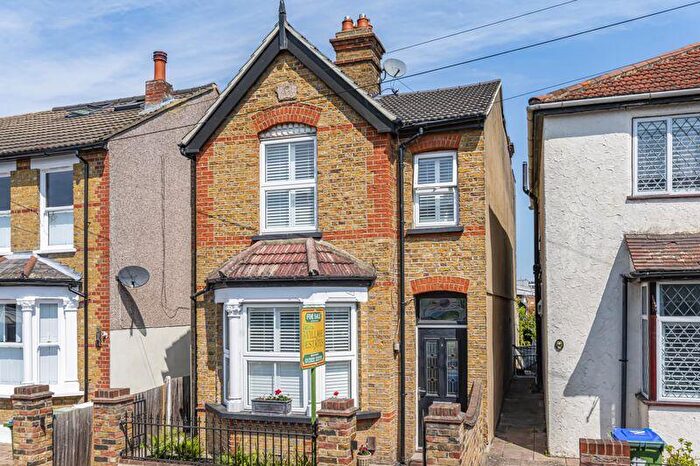 3 Bedroom Detached House For Sale In Izane Road, Bexleyheath, DA6