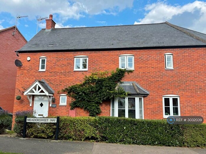 3 Bedroom Semi-Detached House To Rent In Meadowsweet Way, Banbury, OX16