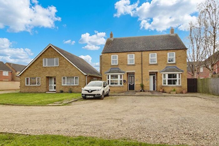 3 Bedroom Semi Detached House For Sale In Spalding Road, Deeping St. James, PE6