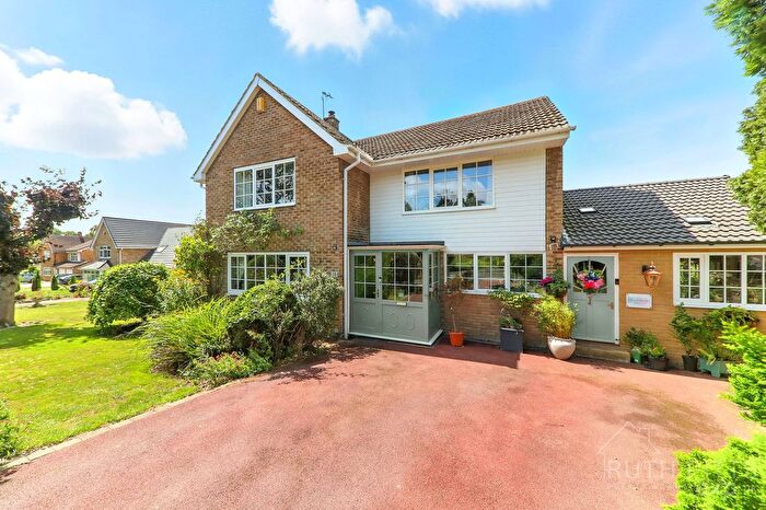 6 Bedroom Detached House For Sale In Beech Drive, High Ackworth, WF7