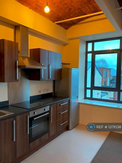 2 Bedroom Flat To Rent In Rochdale, Rochdale, OL16