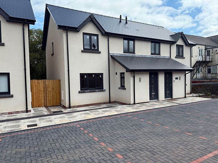3 Bedroom Semi-detached House For Sale In Kingsley Place, Caerphilly, CF83