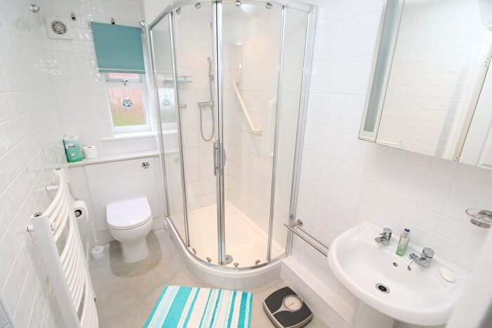 2 Bedroom Flat For Sale In Lock Keeper Close, Wigston, LE18
